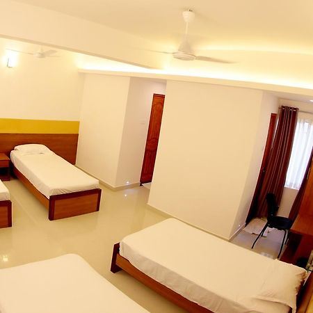 Hotel Roopmahal Thiruvananthapuram Zewnętrze zdjęcie