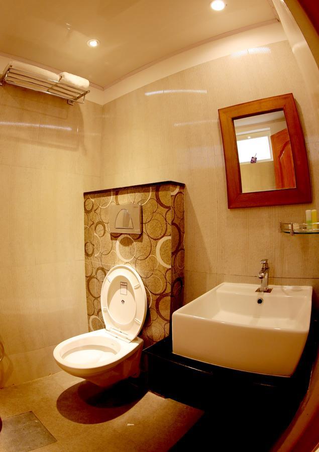 Hotel Roopmahal Thiruvananthapuram Zewnętrze zdjęcie