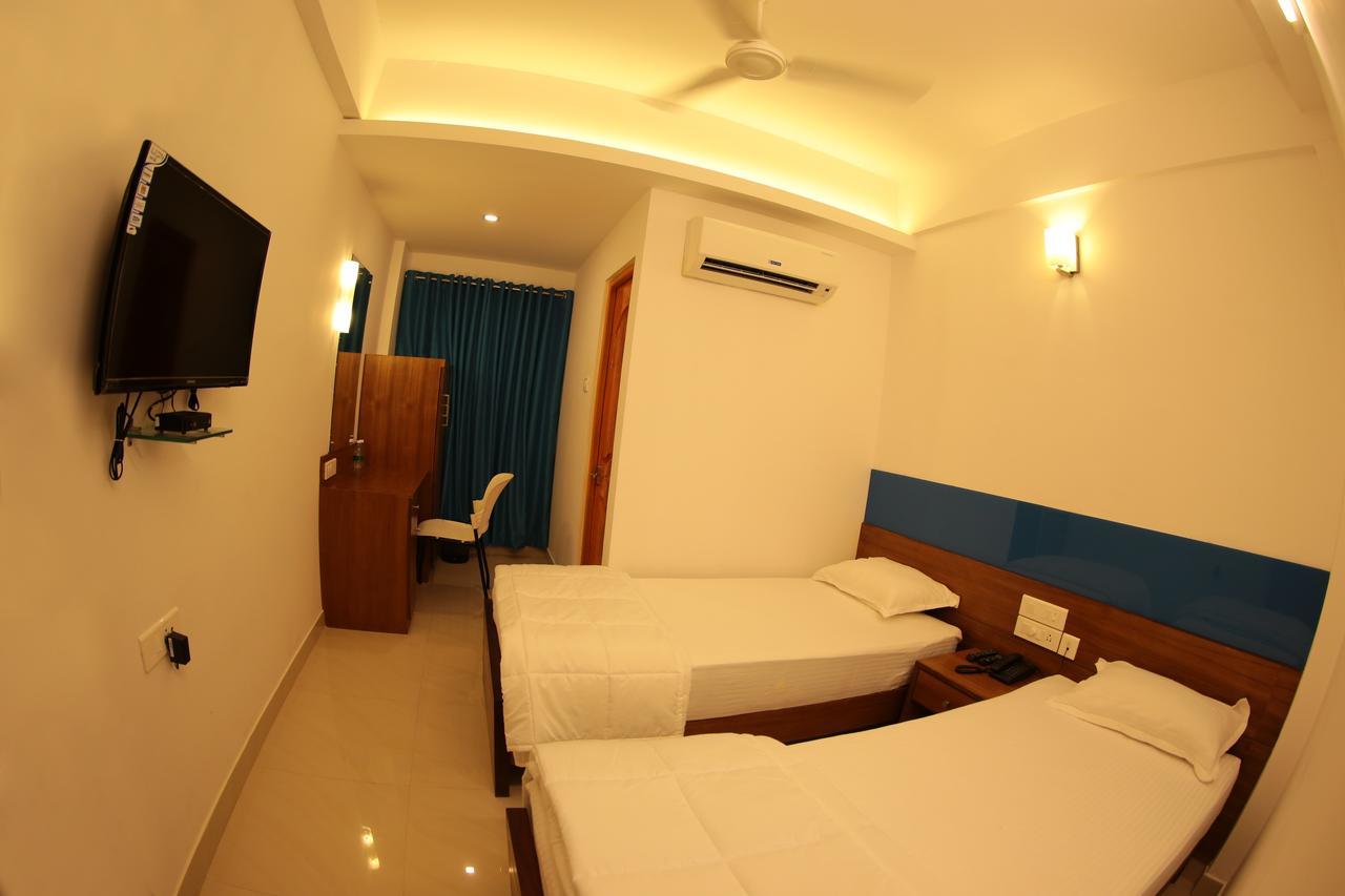 Hotel Roopmahal Thiruvananthapuram Zewnętrze zdjęcie