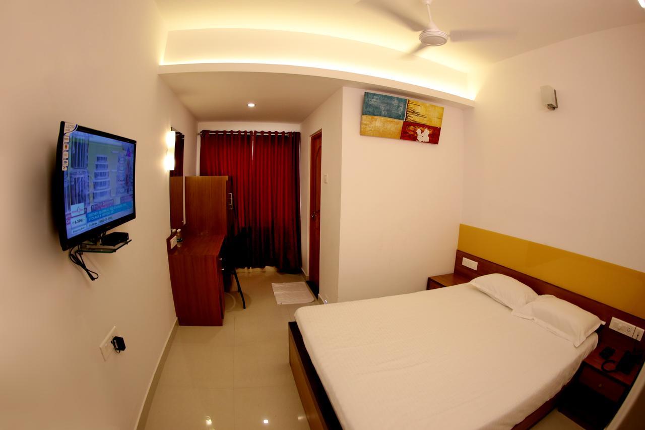 Hotel Roopmahal Thiruvananthapuram Zewnętrze zdjęcie