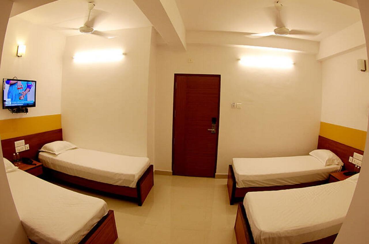 Hotel Roopmahal Thiruvananthapuram Zewnętrze zdjęcie