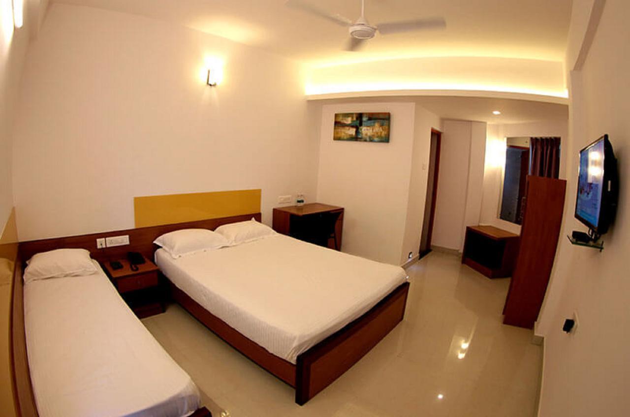 Hotel Roopmahal Thiruvananthapuram Zewnętrze zdjęcie