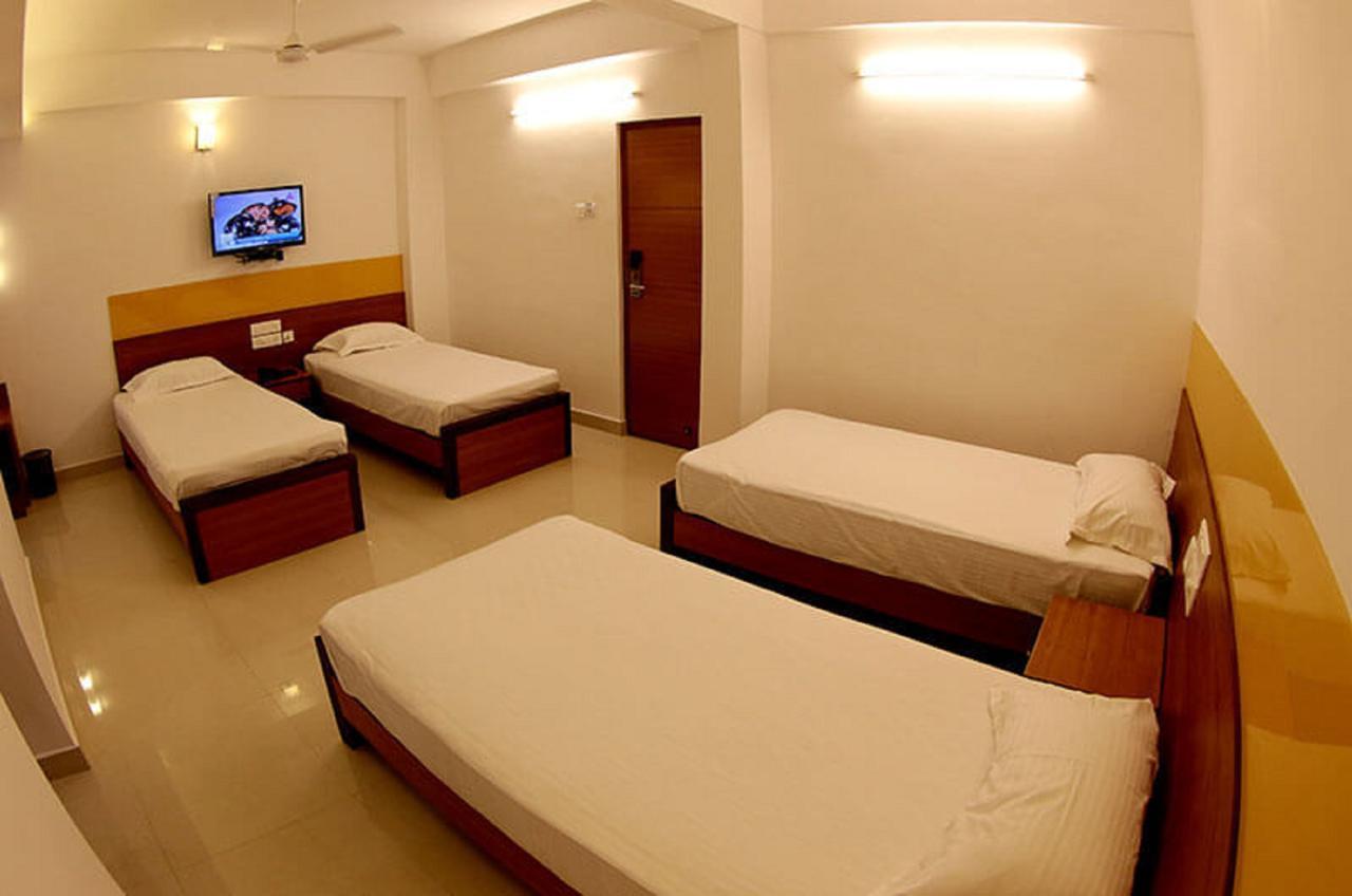 Hotel Roopmahal Thiruvananthapuram Zewnętrze zdjęcie