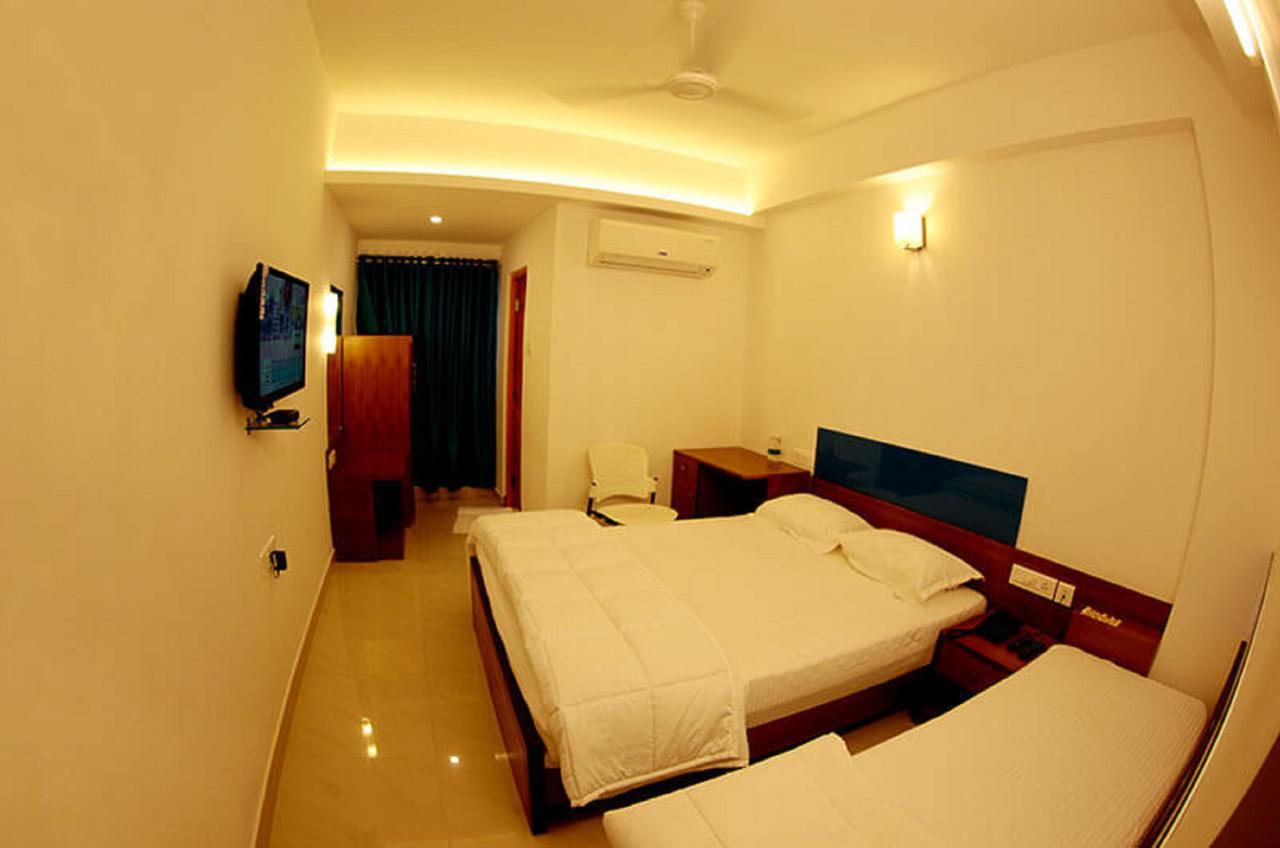 Hotel Roopmahal Thiruvananthapuram Zewnętrze zdjęcie